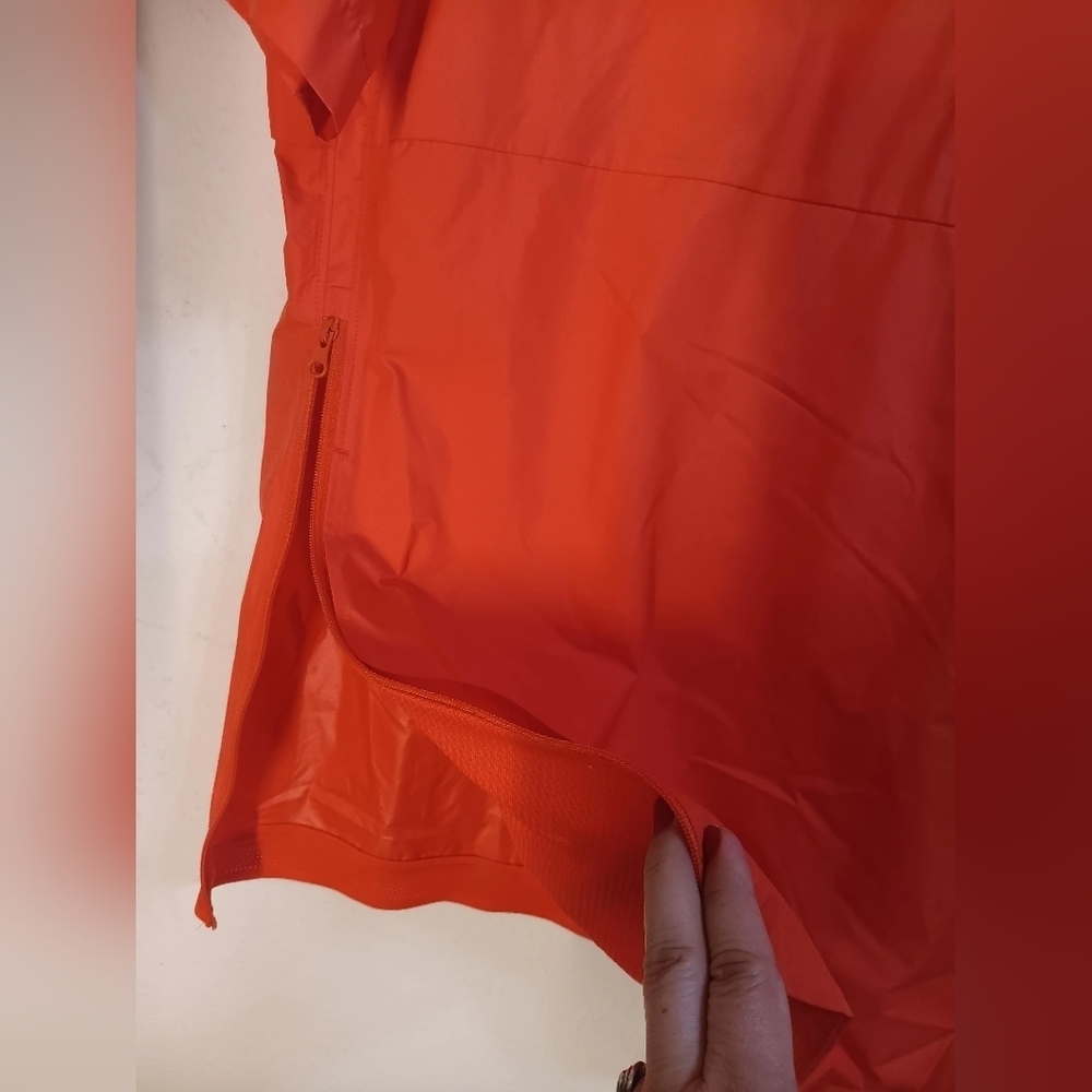 Nike Men's Red Sports Shirt - Picture 7 of 9